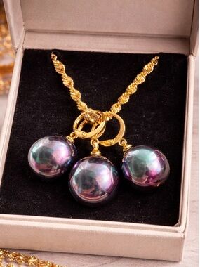 Gold Chain Necklace with Iridescent Black Pearl Pendants